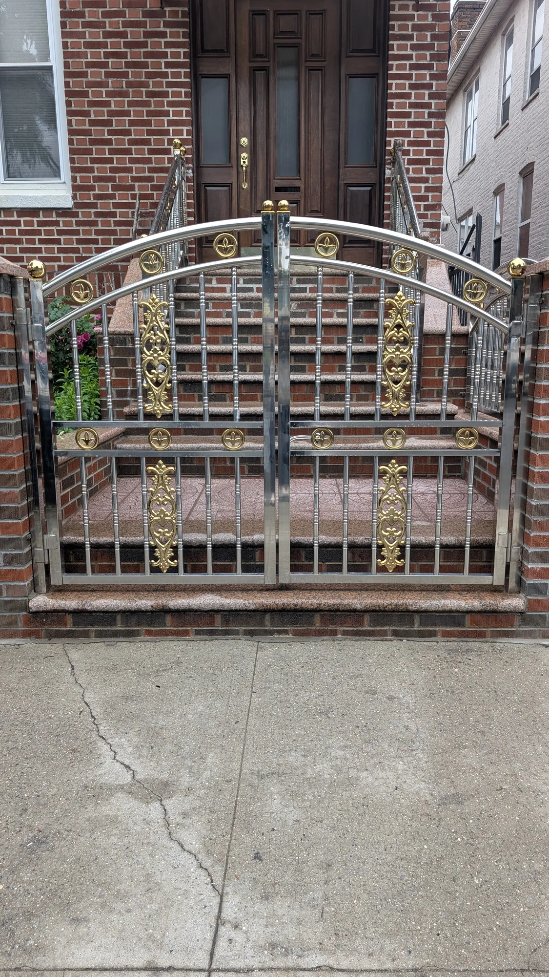 metal gate